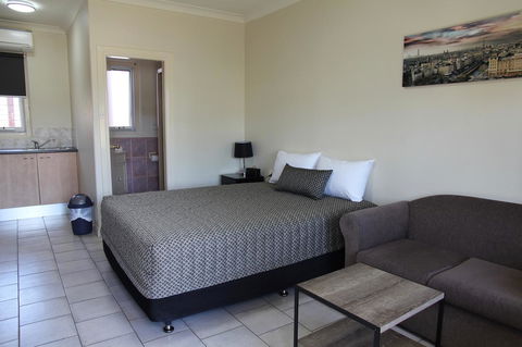 Tumut Apartments - Accommodation Burleigh 9