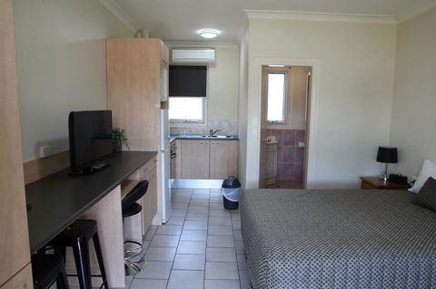 Tumut Apartments - Accommodation Burleigh 2
