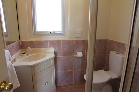 Tumut Apartments - Accommodation Burleigh 10