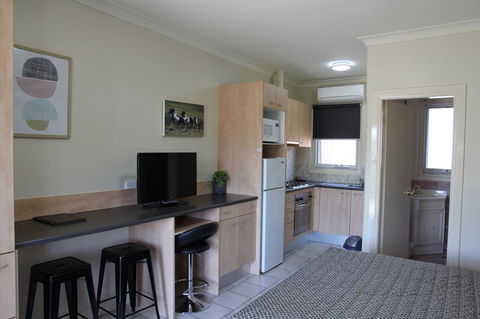 Tumut Apartments - Accommodation Burleigh 8