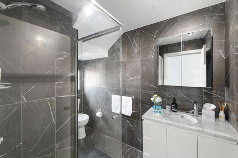 Darling Harbour Penthouse Views+Jacuzzi - Accommodation Burleigh 5
