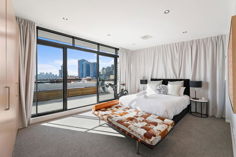 Darling Harbour Penthouse Views+Jacuzzi - Accommodation Burleigh 0