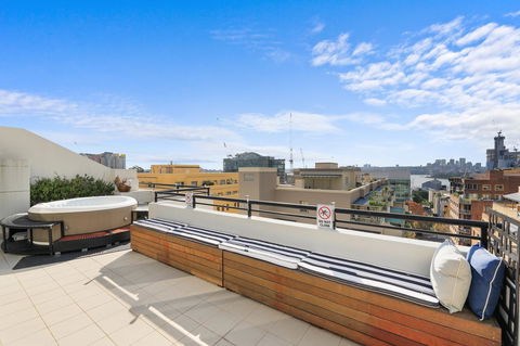 Darling Harbour Penthouse Views+Jacuzzi - Accommodation Burleigh 9