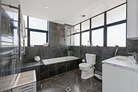 Darling Harbour Penthouse Views+Jacuzzi - Accommodation Burleigh 3