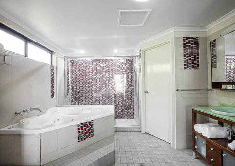 Mercure Darwin Airport Resort - Accommodation Burleigh 11