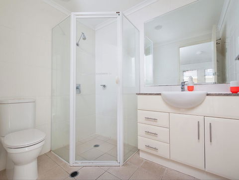 Seaspray Villa 5 - Accommodation Burleigh 5