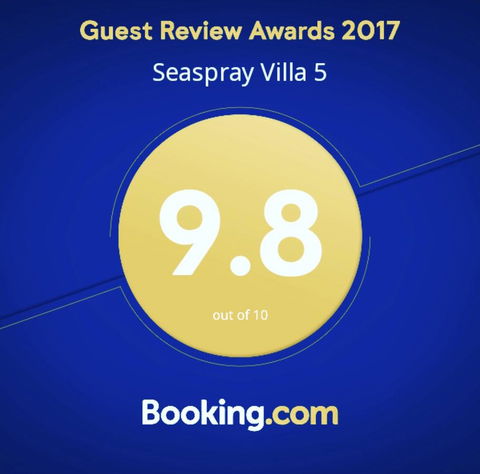 Seaspray Villa 5 - Accommodation Burleigh 1