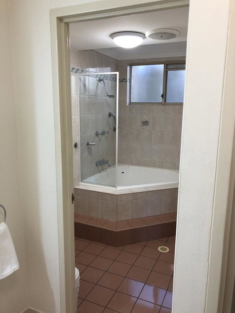 Beaches Serviced Apartments - Accommodation Burleigh 9