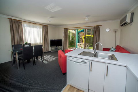 Beaches Serviced Apartments - Accommodation Burleigh 19