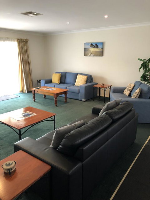 Beaches Serviced Apartments - Accommodation Burleigh 7