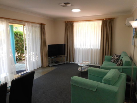 Beaches Serviced Apartments - Accommodation Burleigh 27