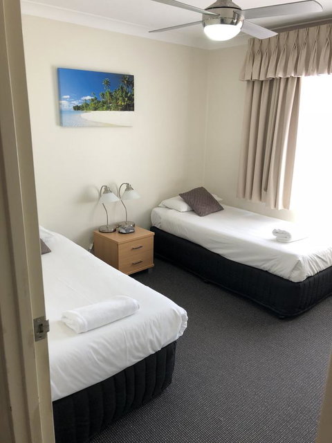 Beaches Serviced Apartments - Accommodation Burleigh 13