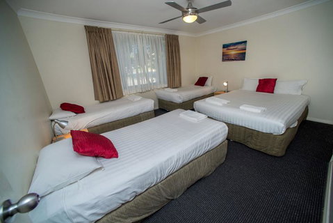 Beaches Serviced Apartments - Accommodation Burleigh 0