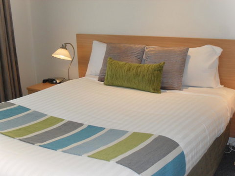 Beaches Serviced Apartments - Accommodation Burleigh 8