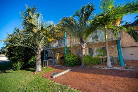 Beaches Serviced Apartments - Accommodation Burleigh 1