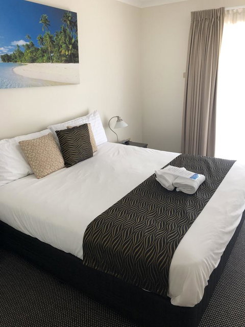 Beaches Serviced Apartments - Accommodation Burleigh 6