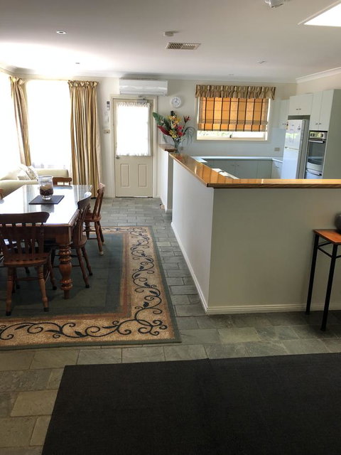 Beaches Serviced Apartments - Accommodation Burleigh 5
