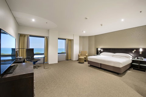 Hilton Darwin - Accommodation Burleigh 33