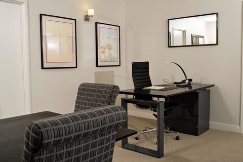 Hilton Darwin - Accommodation Burleigh 44