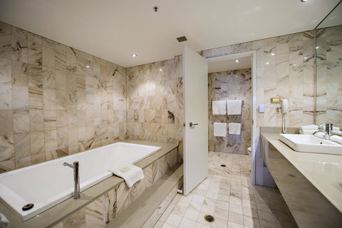 Hilton Darwin - Accommodation Burleigh 35