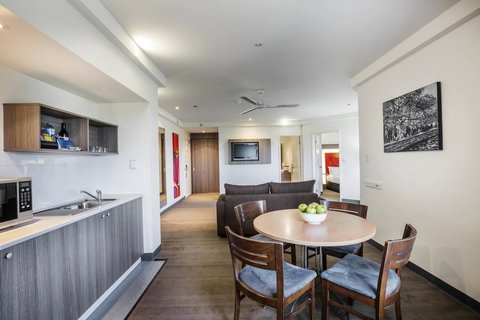 Novotel Darwin CBD - Accommodation Burleigh 7