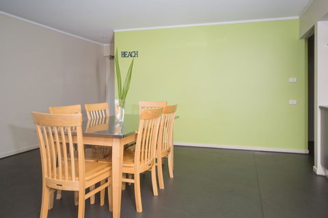Corrigans Cove - Accommodation Burleigh 11