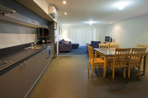 Corrigans Cove - Accommodation Burleigh 7