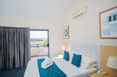 Corrigans Cove - Accommodation Burleigh 4