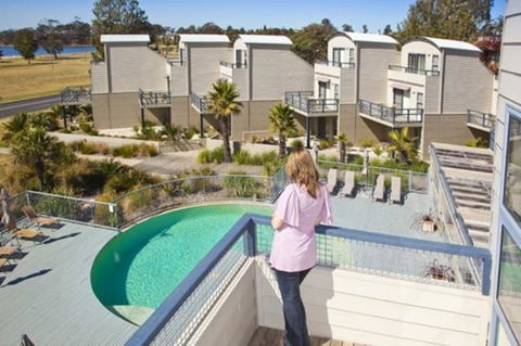 Corrigans Cove - Accommodation Burleigh 12