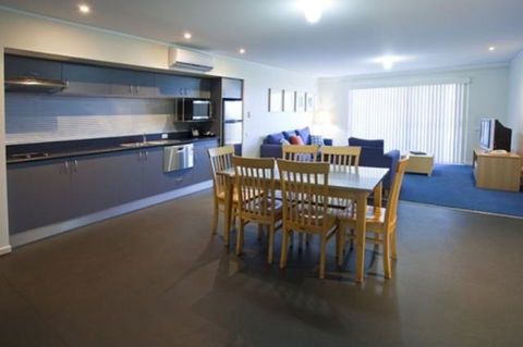 Corrigans Cove - Accommodation Burleigh 5