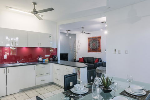 CitySide Apartment - 2 Bedroom With Private Courtyard - Accommodation Burleigh 0