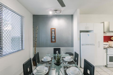 CitySide Apartment - 2 Bedroom With Private Courtyard - Accommodation Burleigh 2