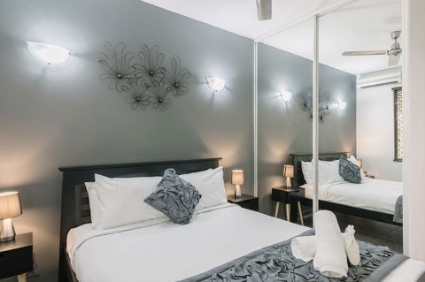 CitySide Apartment - 2 Bedroom With Private Courtyard - Accommodation Burleigh 15