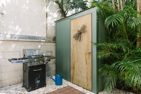CitySide Apartment - 2 Bedroom With Private Courtyard - Accommodation Burleigh 12