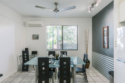 CitySide Apartment - 2 Bedroom With Private Courtyard - Accommodation Burleigh 9