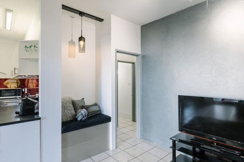 CitySide Apartment - 2 Bedroom With Private Courtyard - Accommodation Burleigh 8
