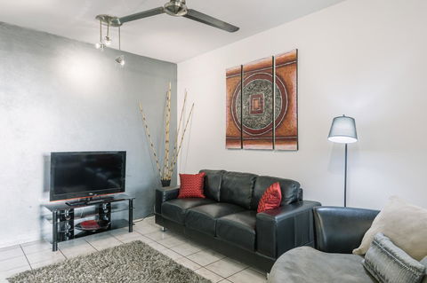 CitySide Apartment - 2 Bedroom With Private Courtyard - Accommodation Burleigh 1