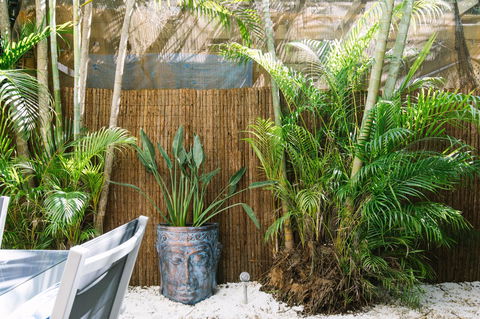 CitySide Apartment - 2 Bedroom With Private Courtyard - Accommodation Burleigh 11