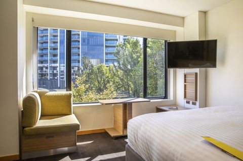 Crowne Plaza Canberra, An IHG Hotel - Accommodation Burleigh 14