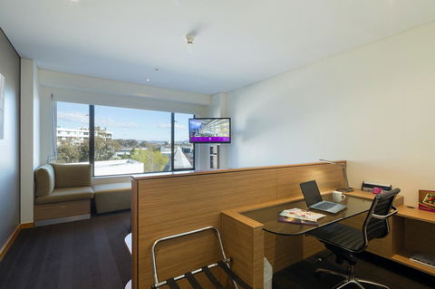 Crowne Plaza Canberra, An IHG Hotel - Accommodation Burleigh 15