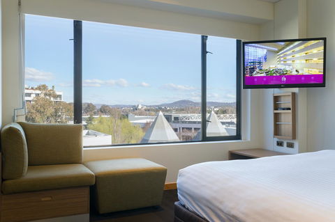 Crowne Plaza Canberra, An IHG Hotel - Accommodation Burleigh 19
