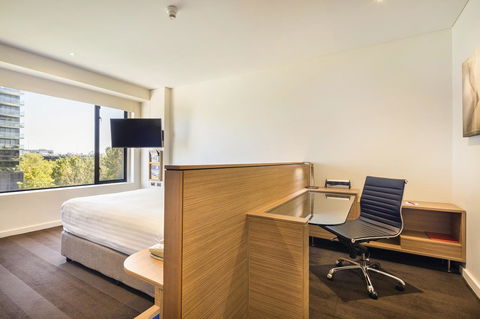 Crowne Plaza Canberra, An IHG Hotel - Accommodation Burleigh 34