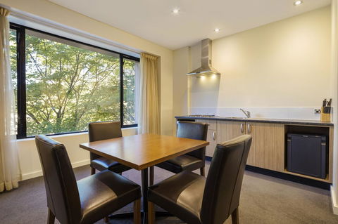 Crowne Plaza Canberra, An IHG Hotel - Accommodation Burleigh 39