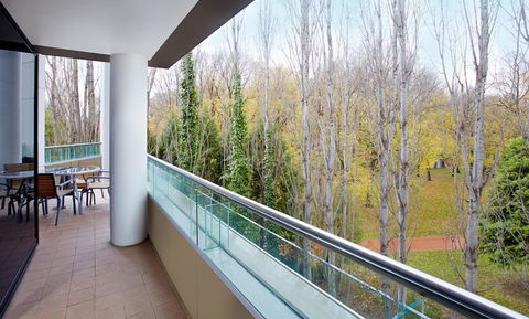 Crowne Plaza Canberra, An IHG Hotel - Accommodation Burleigh 12