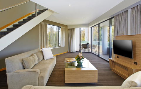 Crowne Plaza Canberra, An IHG Hotel - Accommodation Burleigh 38