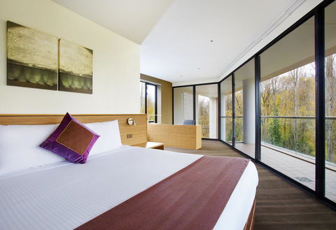 Crowne Plaza Canberra, An IHG Hotel - Accommodation Burleigh 43