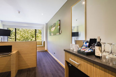 Crowne Plaza Canberra, An IHG Hotel - Accommodation Burleigh 42