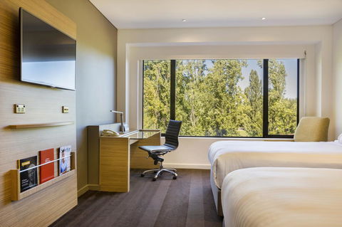 Crowne Plaza Canberra, An IHG Hotel - Accommodation Burleigh 22