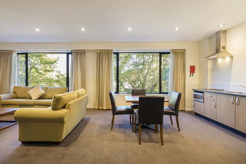Crowne Plaza Canberra, An IHG Hotel - Accommodation Burleigh 35