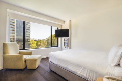 Crowne Plaza Canberra, An IHG Hotel - Accommodation Burleigh 21